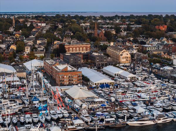 Hammetts Hotel exterior near Newport Yachting Center during boat show